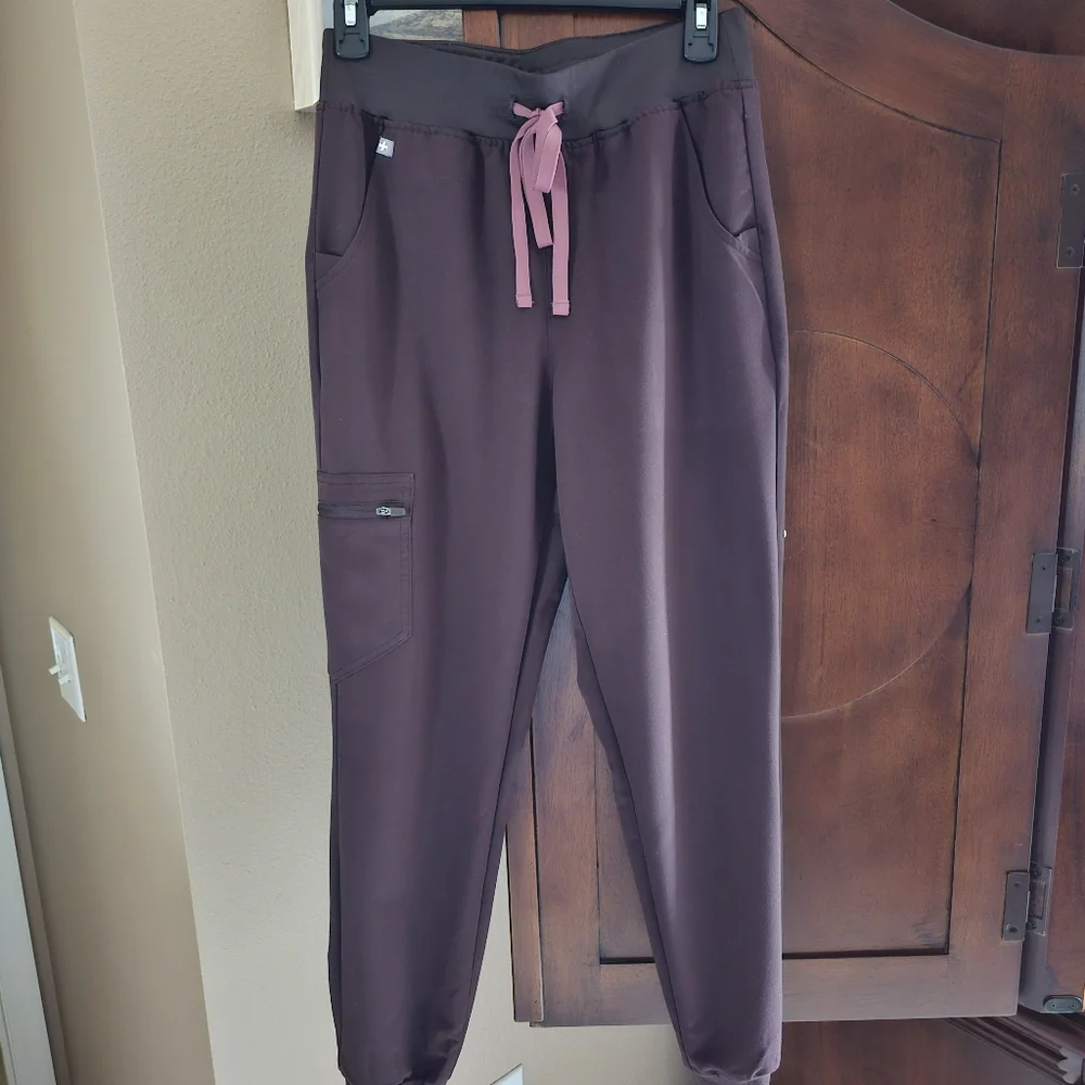 Figs Women's Two-Piece Set in Mauve and Plum